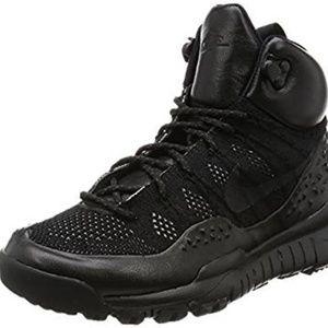 Nike Wmns Lupinek Flyknit Boot/Sneaker 6.5